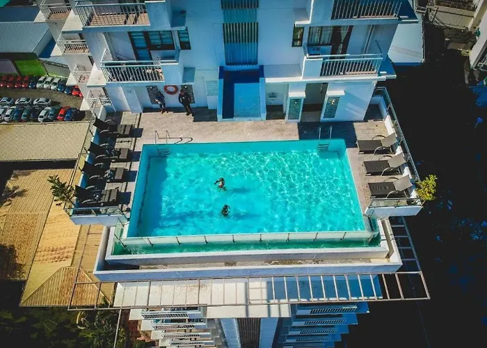 Mabolo Garden Flats - Quiet Modern Studio With Balcony Pool Jogging Trail Near Malls And It Park Cebu