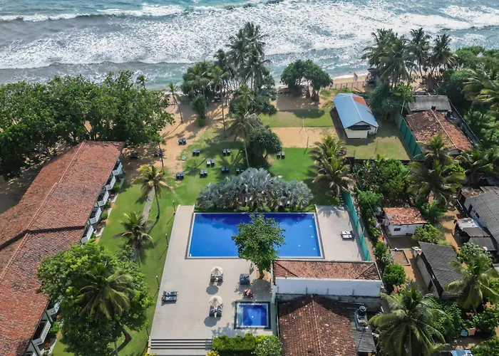 Hibiscus Beach Hotel & Villas