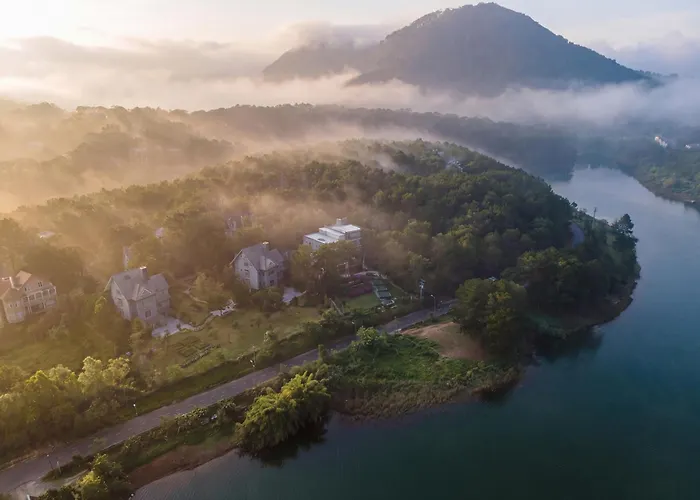 Romeo & Juliet'S Ho Tuyen Lam Dalat Hotel
