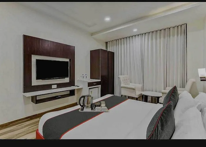 Hotel O Raas Near Near Paschim Vihar Delhi 
