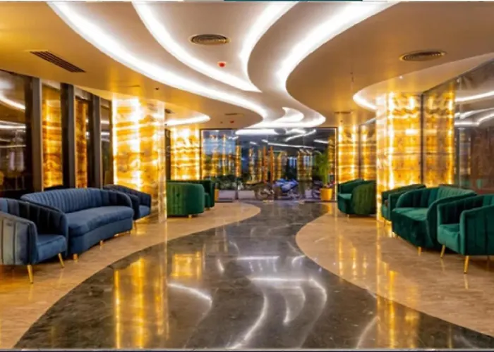 Monsoon Courtyard Luxury Hotel