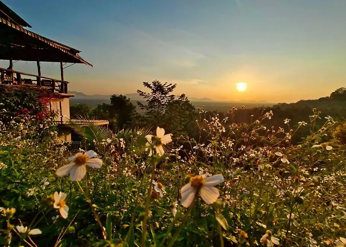 Baanphutawanlanta Resort & Cafe