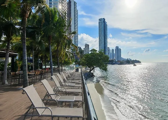 Hompton Hotel By The Beach
