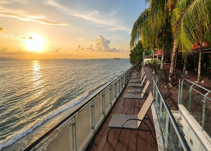 Hompton Hotel By The Beach