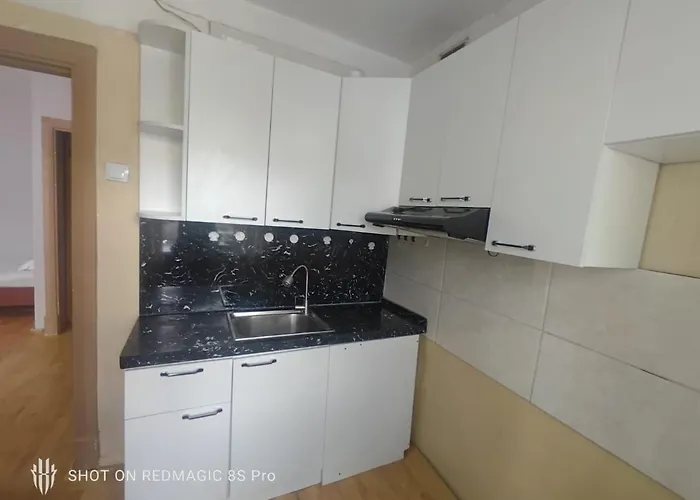 Khongor Guest House & Tours
