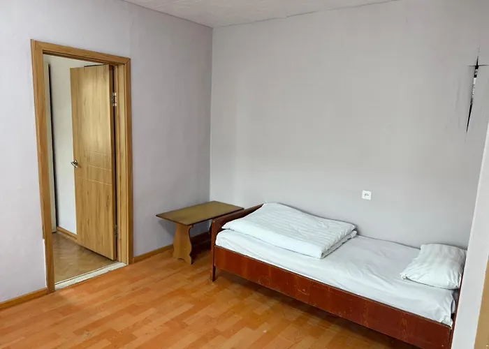 Khongor Guest House & Tours
