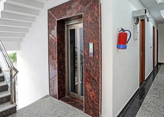 Hotel O Golden Admire Noida