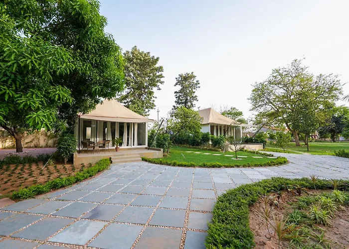 Orchard At Sarai - Private Cottage, Large Lawn, & Pet Friendly