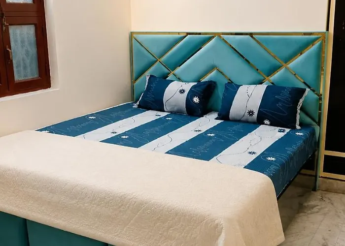 Bankey Bihari Spiritual Stay