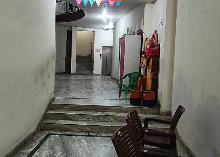 Bankey Bihari Spiritual Stay