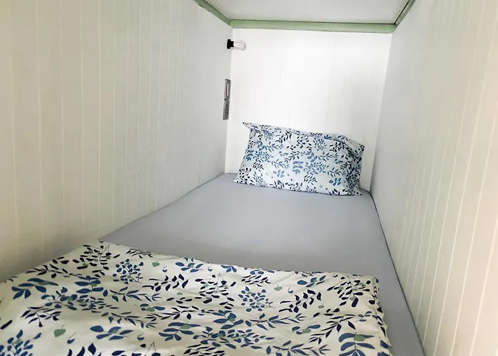 Easy Monday Pool Capsule Hotel - Old Town Bangkok