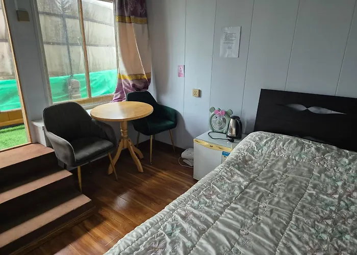 Gana'S Guest House And Tours