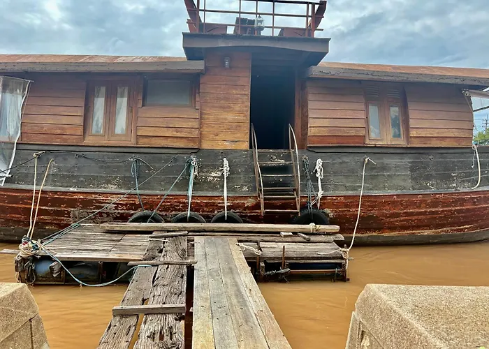 Ayothaya Riverside House