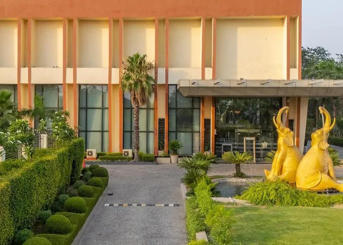 Saura Hotel, Agra - A Club Mahindra Associate