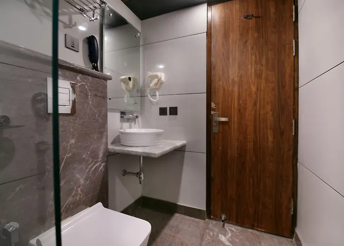 Hotel Blue Pearl New Delhi - Free Airport Pick Up
