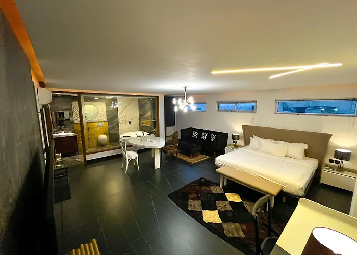Hotel Crown Inn