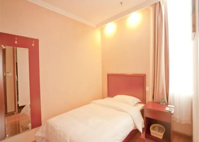 Greentree Inn Liaoning Dalian Railway Station South Shengli Square Express Hotel