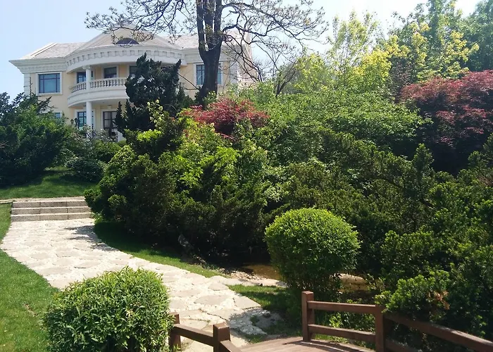 Dalian Nanshan Garden Hotel
