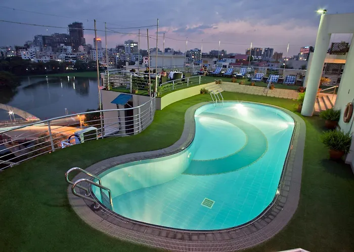 Lakeshore Hotel & Apartments