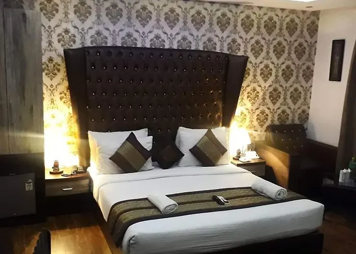 Hotel Waterfall Delhi 