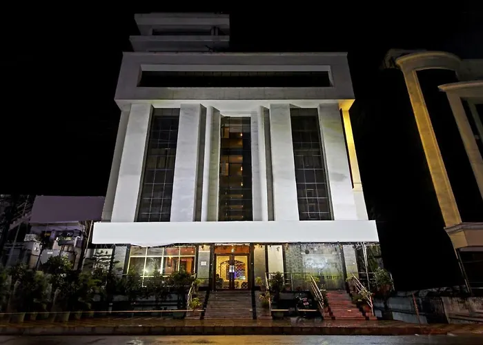 Hotel Saaket Residency