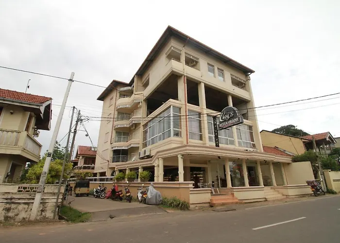 Oyo 317 Choy'S Waterfront Residence